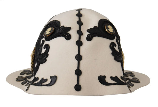 Cappello con spilla con cammeo ricamato in lana bianca e nera di Dolce &amp; Gabbana
