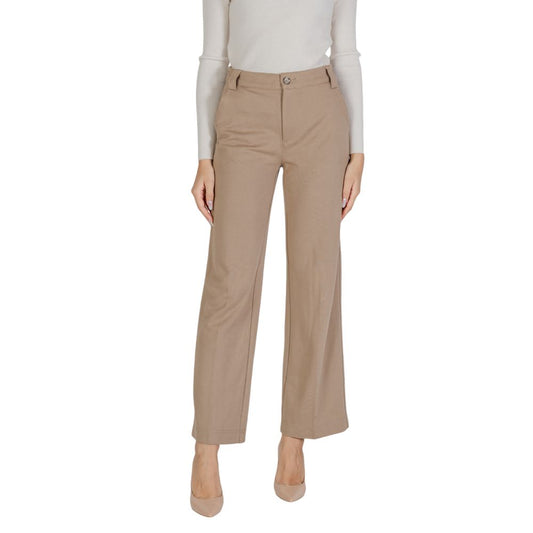 Vaqueros y pantalón de viscosa beige de Street One