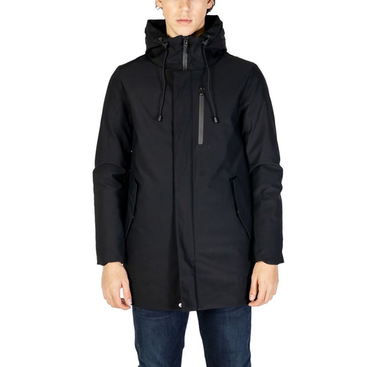 Chaqueta de nailon negra de Hydra Clothing
