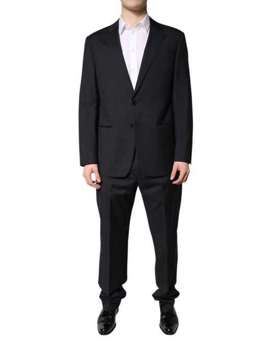 Traje formal de dos piezas de botonadura sencilla en negro de Emporio Armani