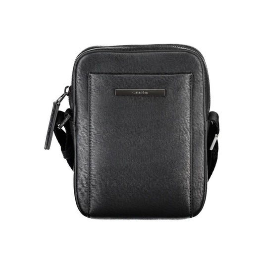 Elegante bolso de hombro negro de Calvin Klein con detalles elegantes