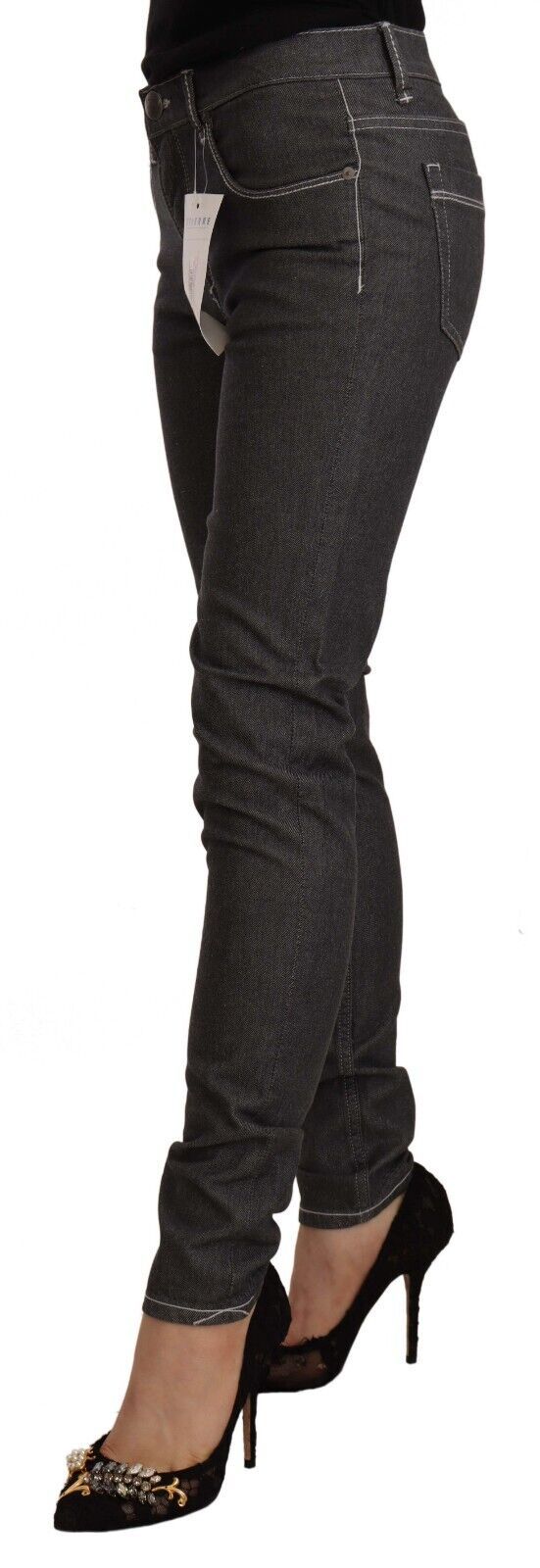 Woman wearing skinny jeans with rips on thighs