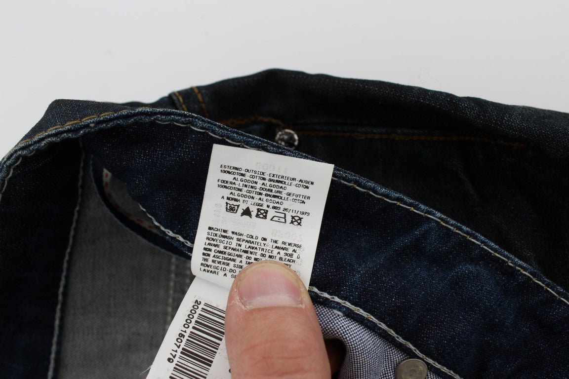 Hand holding a blue jeans tag