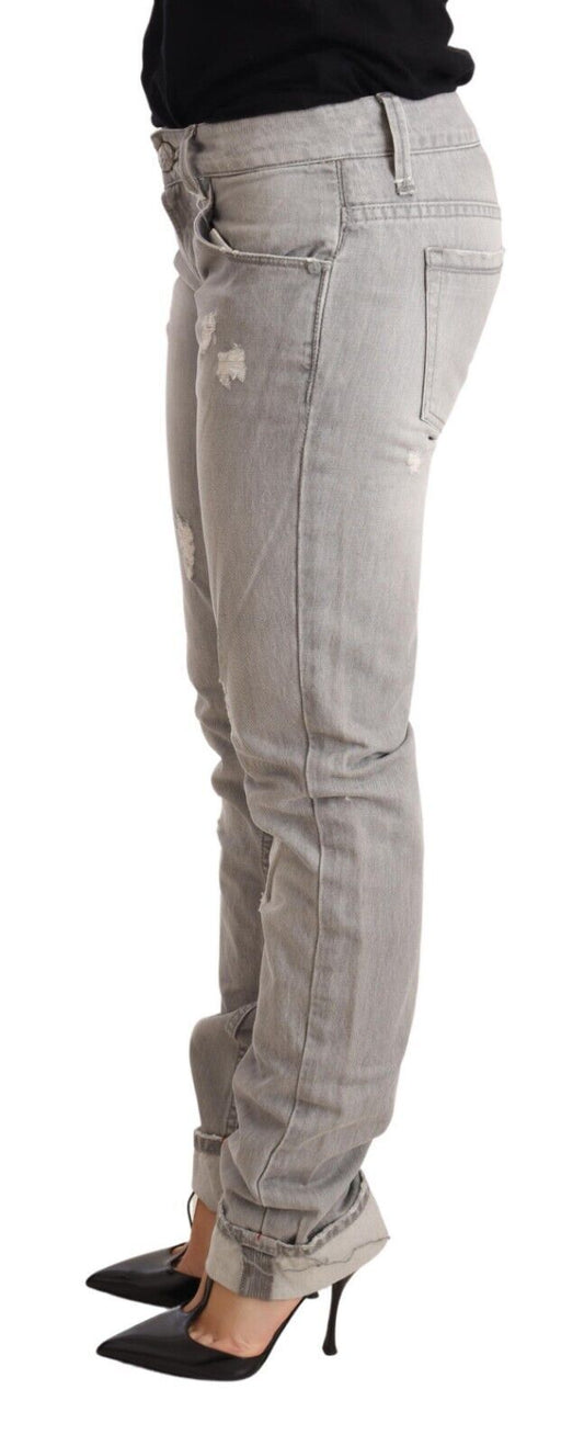 Woman wearing light blue jeans