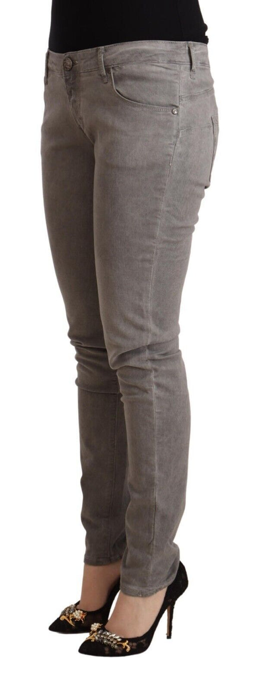 Woman wearing skinny jeans and high heels