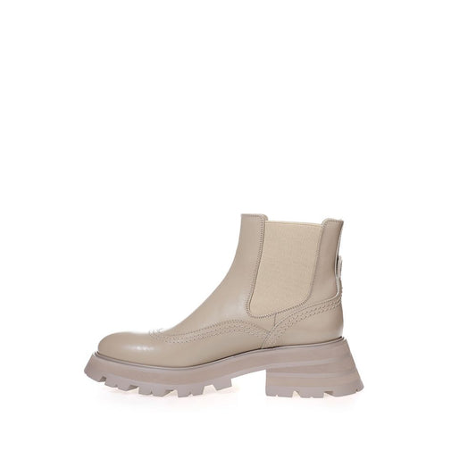 Tan leather boot with chunky heel and lace-up front