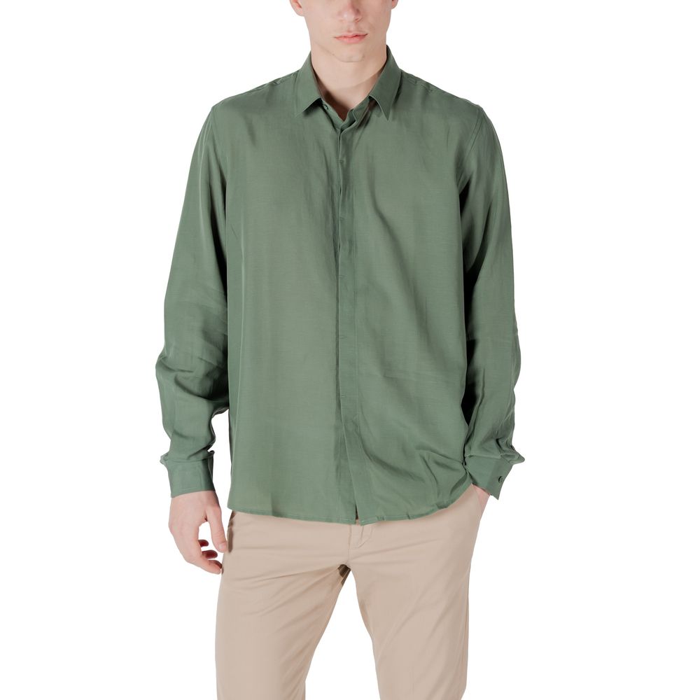 A green dress shirt with long sleeves, worn by a mannequin