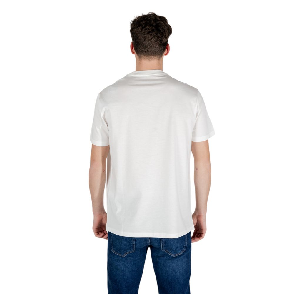 Man wearing white t-shirt and blue jeans