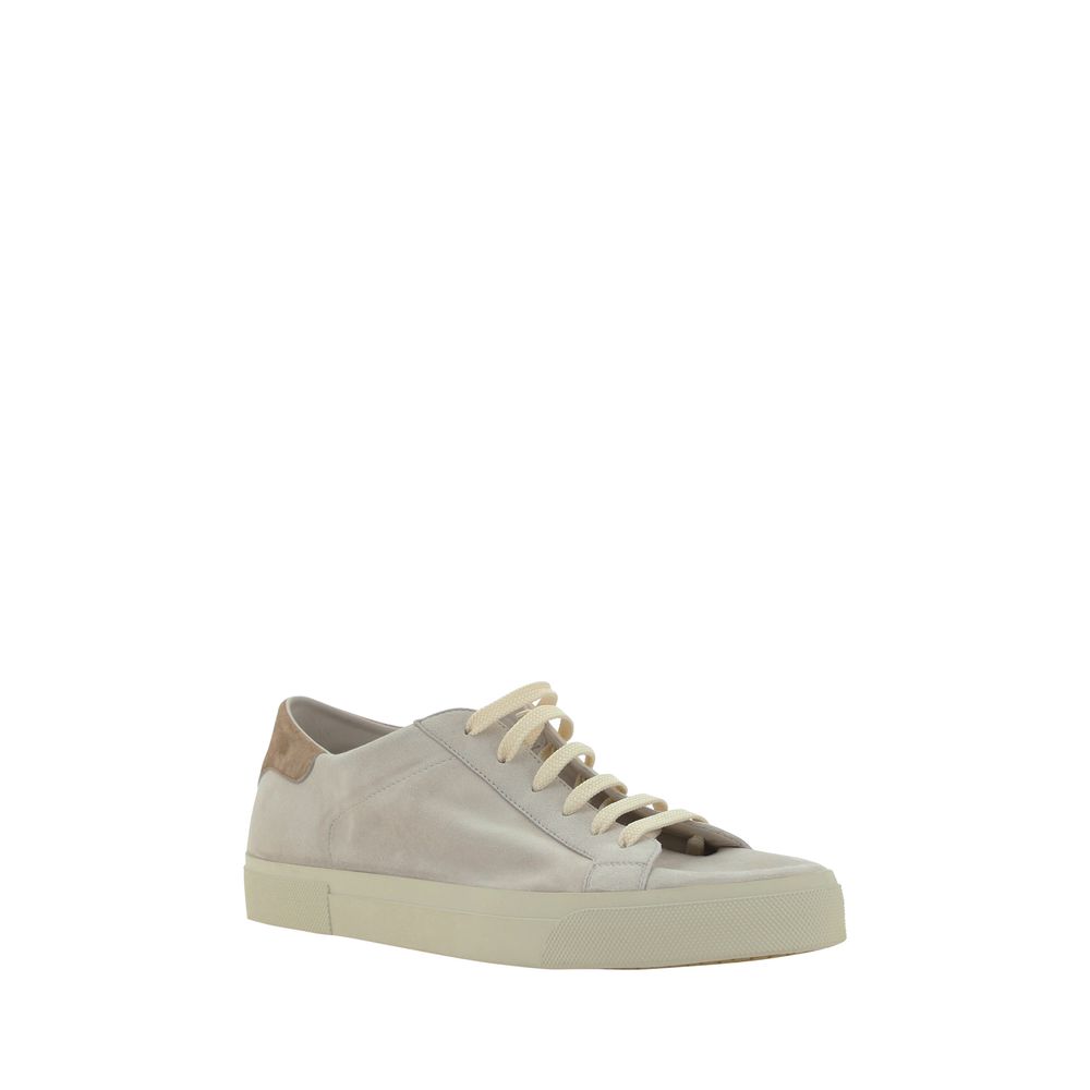 Grey sneaker with white laces