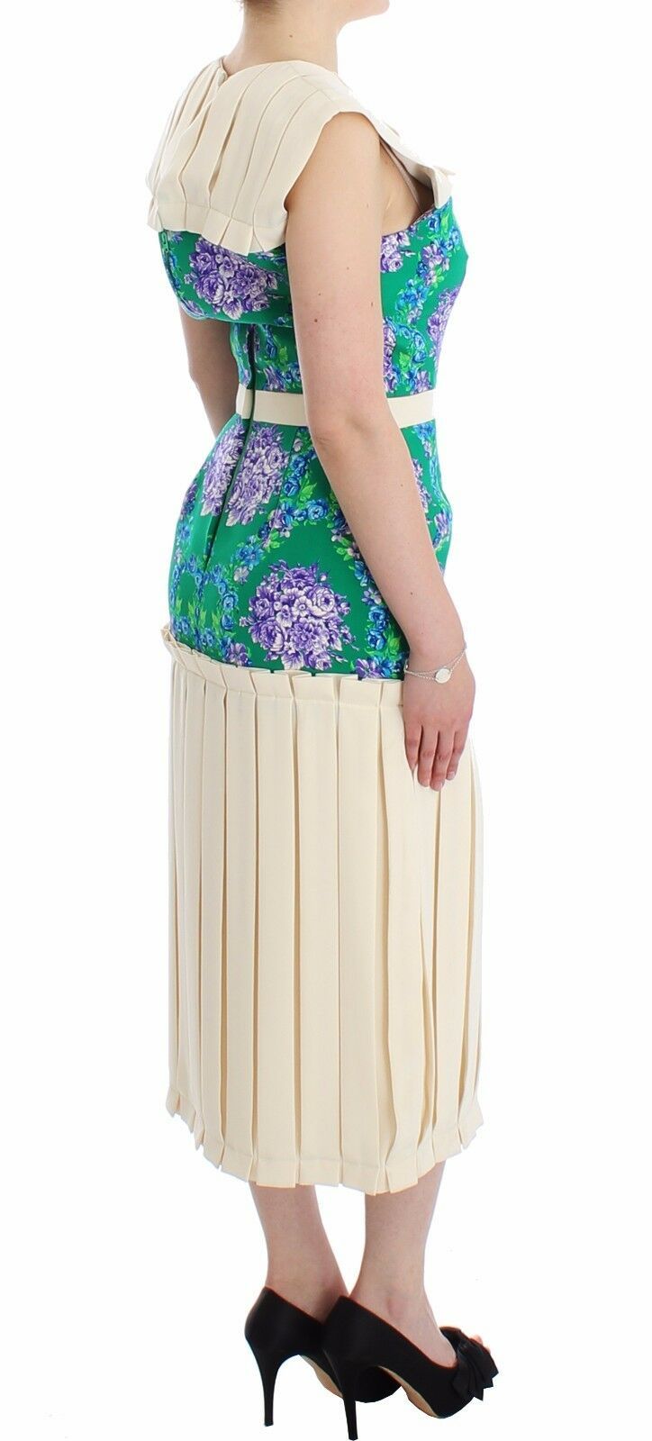 A sleeveless dress with a floral pattern and a high waist