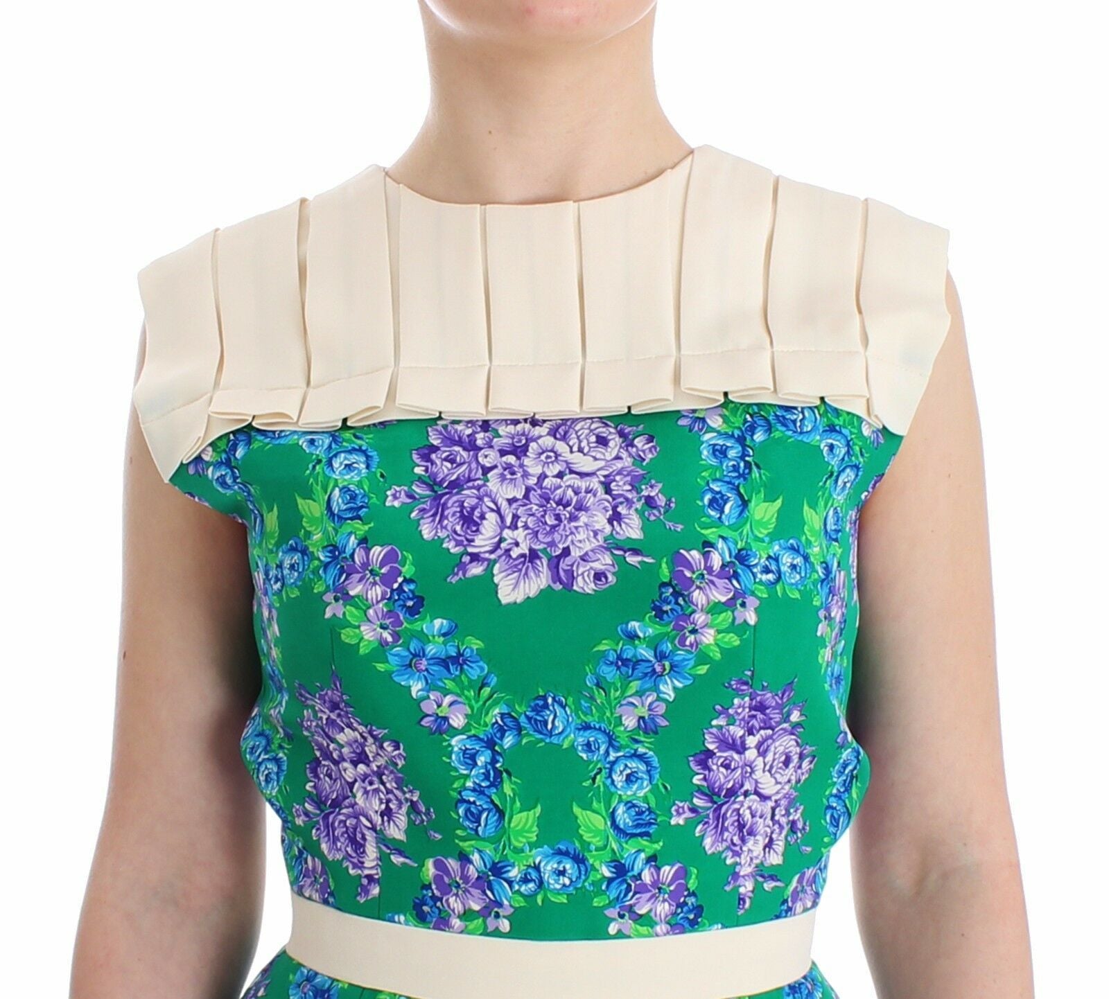 A sleeveless dress with a floral pattern and ruffled collar
