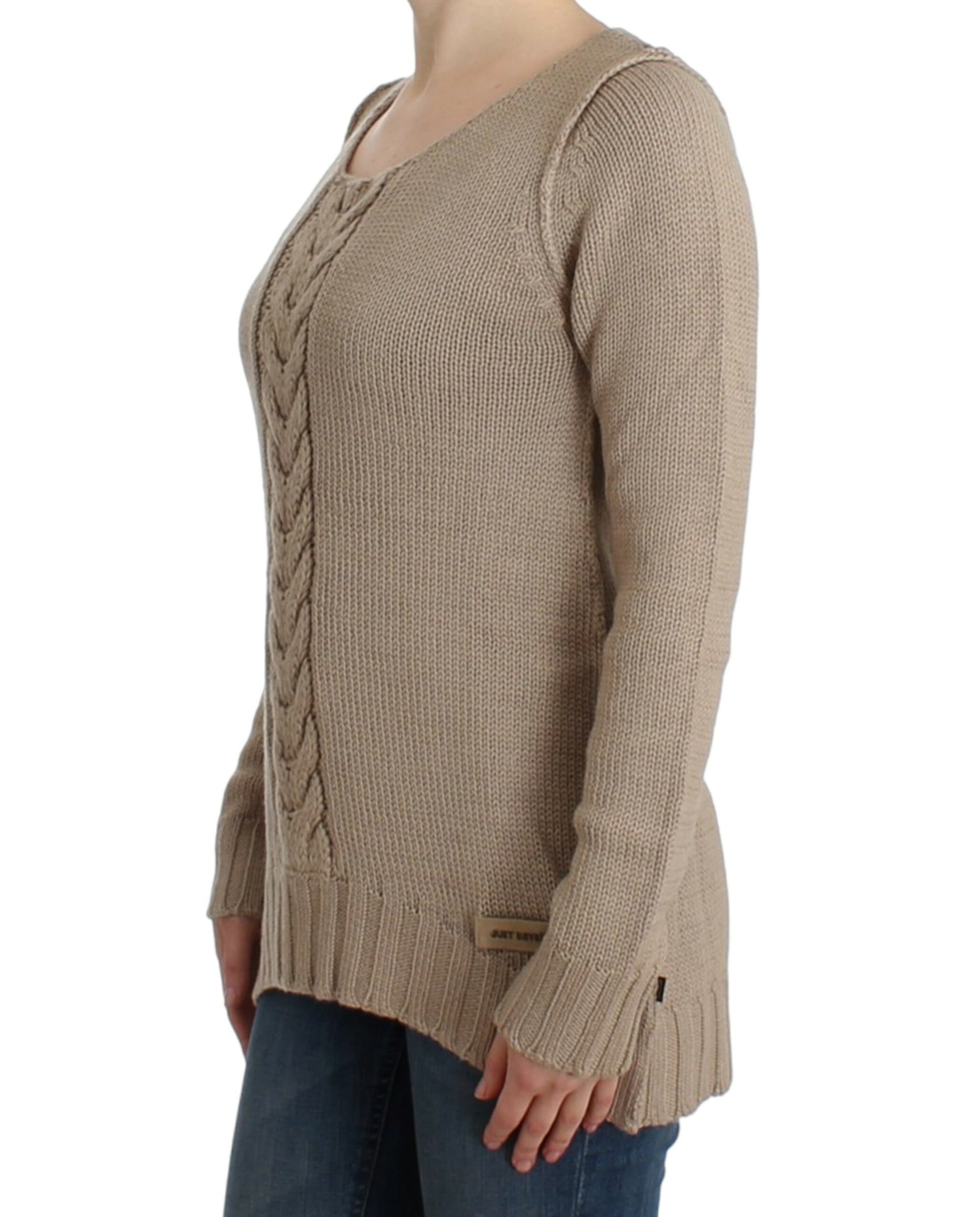 Long sleeve knit sweater in neutral color