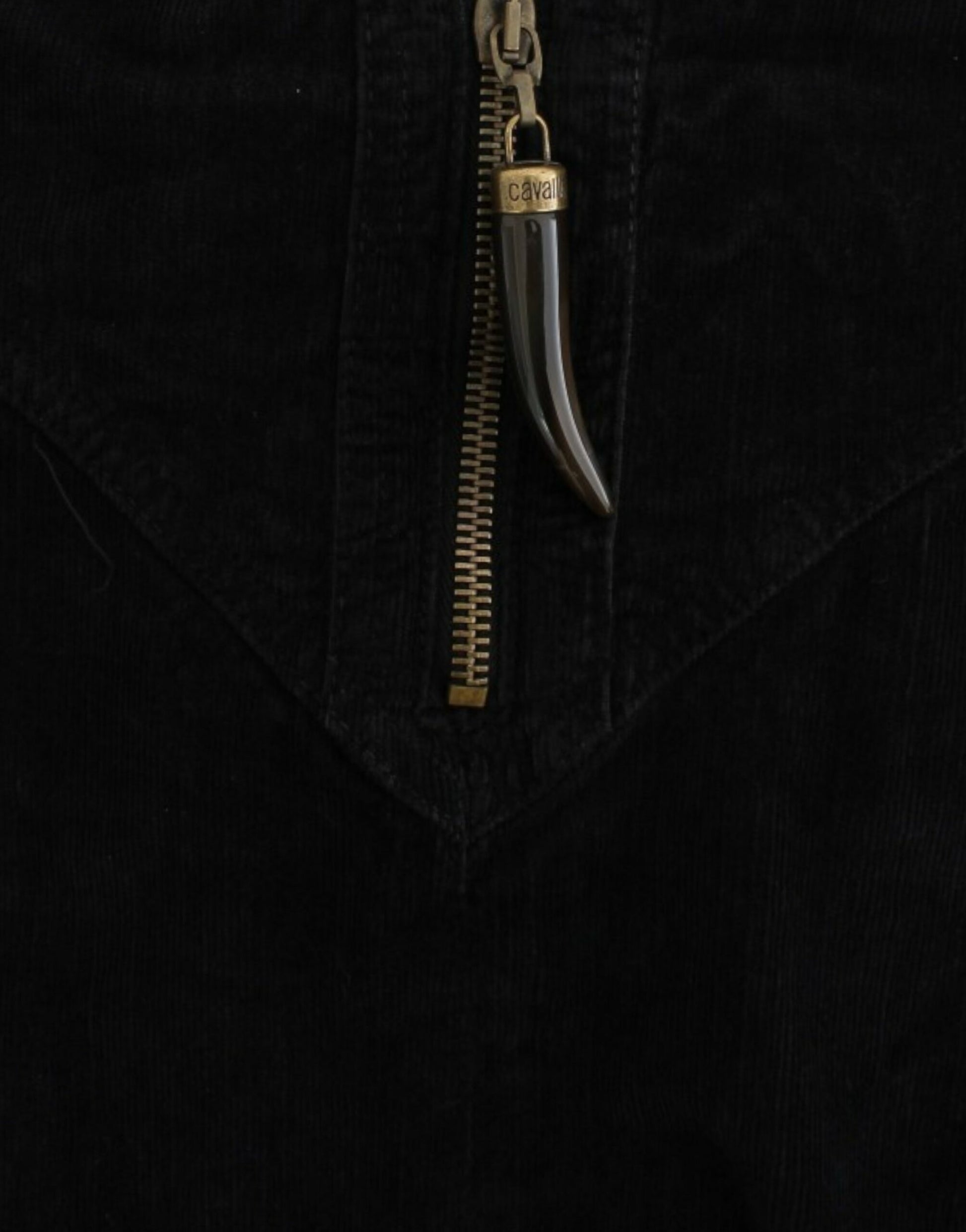 Zipper pull in shape of animal horn