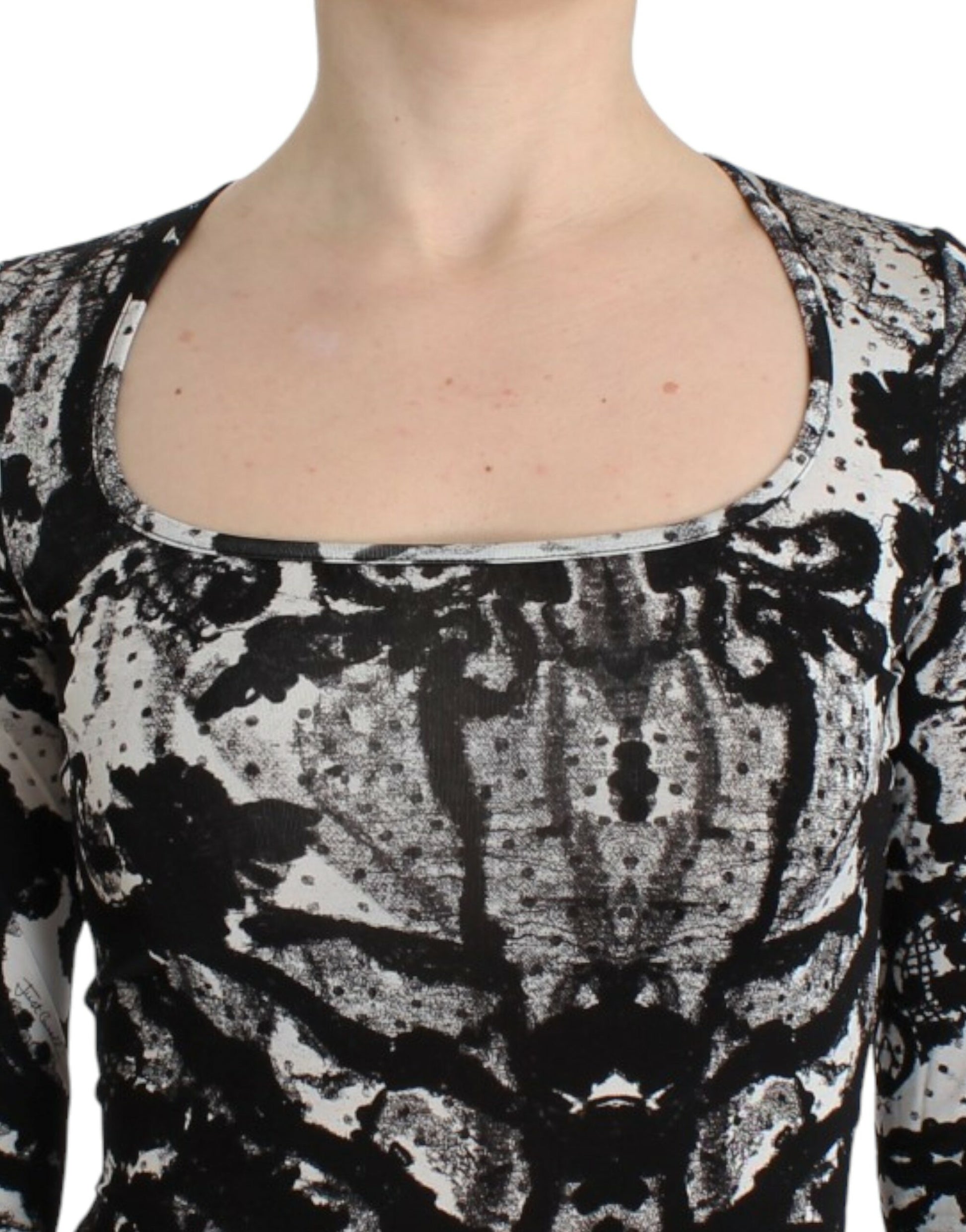 Black and white patterned top on a woman's torso