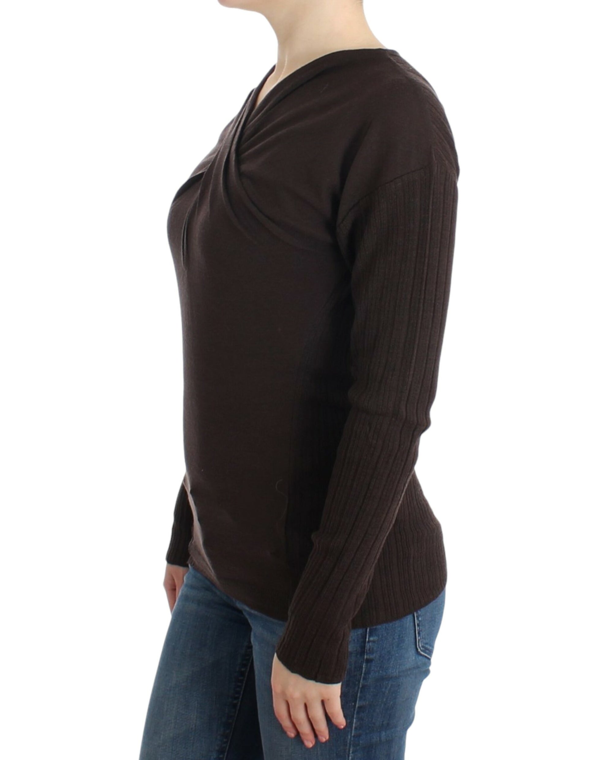 Long sleeve brown sweater on woman's torso
