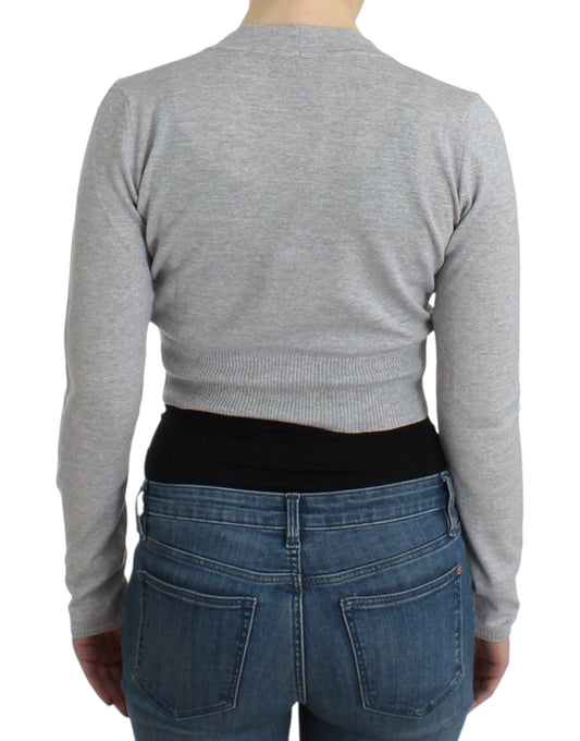 Woman wearing gray sweater and blue jeans