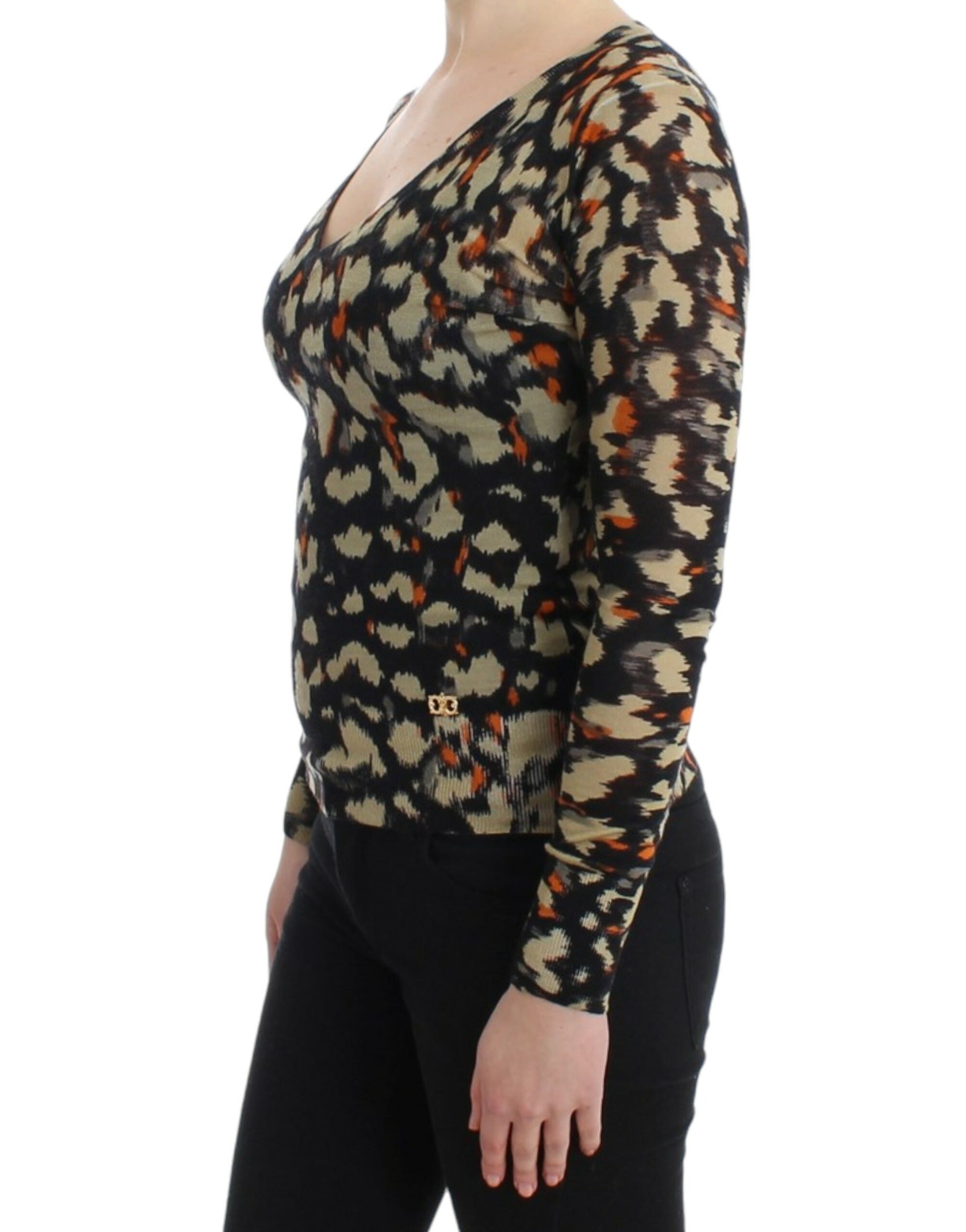 Long sleeve top with patterned design