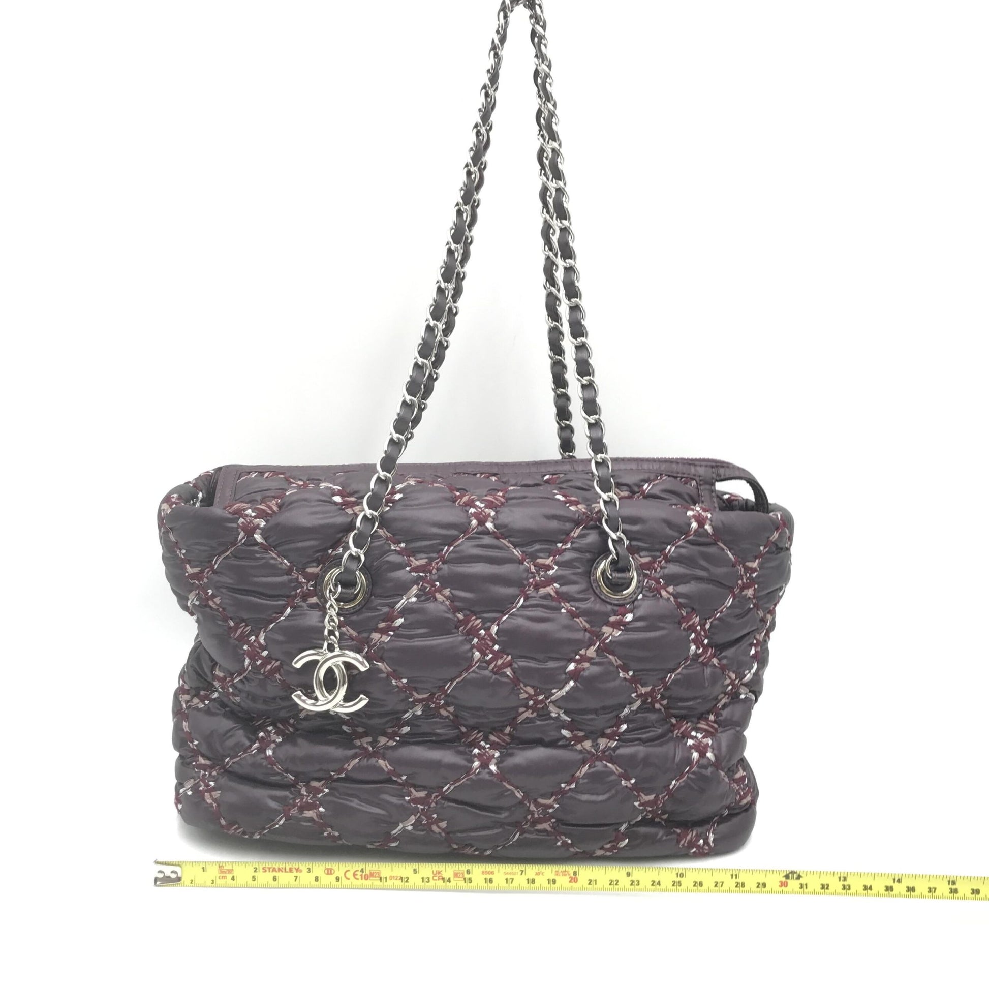 Purse with chain strap and quilted design