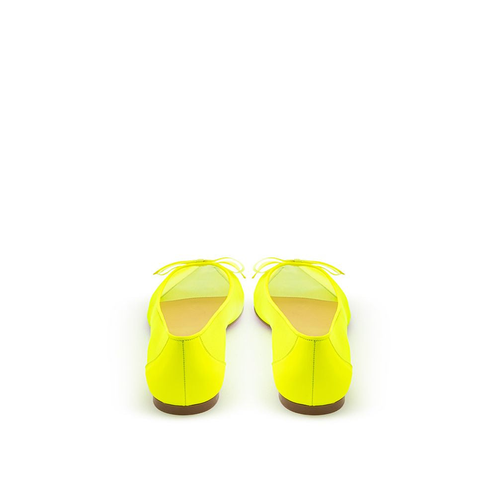 Yellow shoes with laces and a bow on top