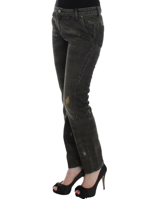 Woman wearing blue jeans and black heels