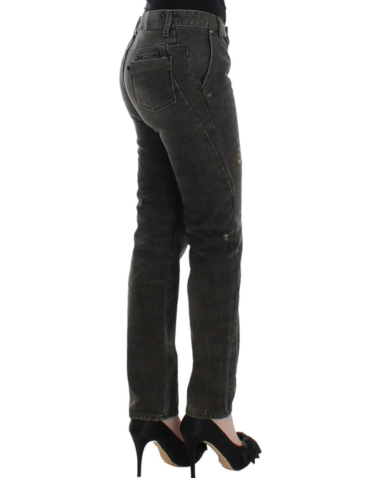 Woman wearing blue jeans and black heels