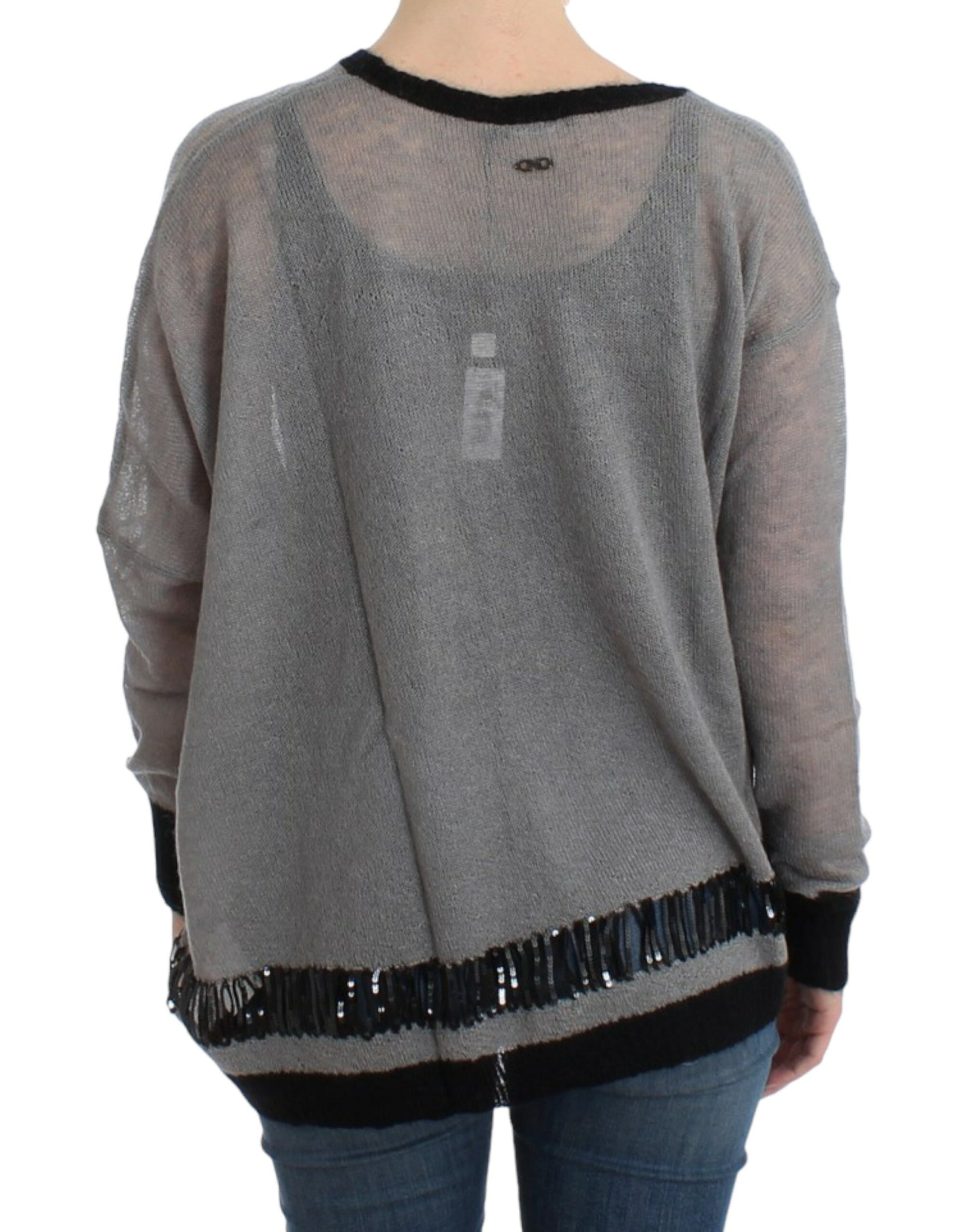 Long sleeve knitted sweater with fringe detailing on back