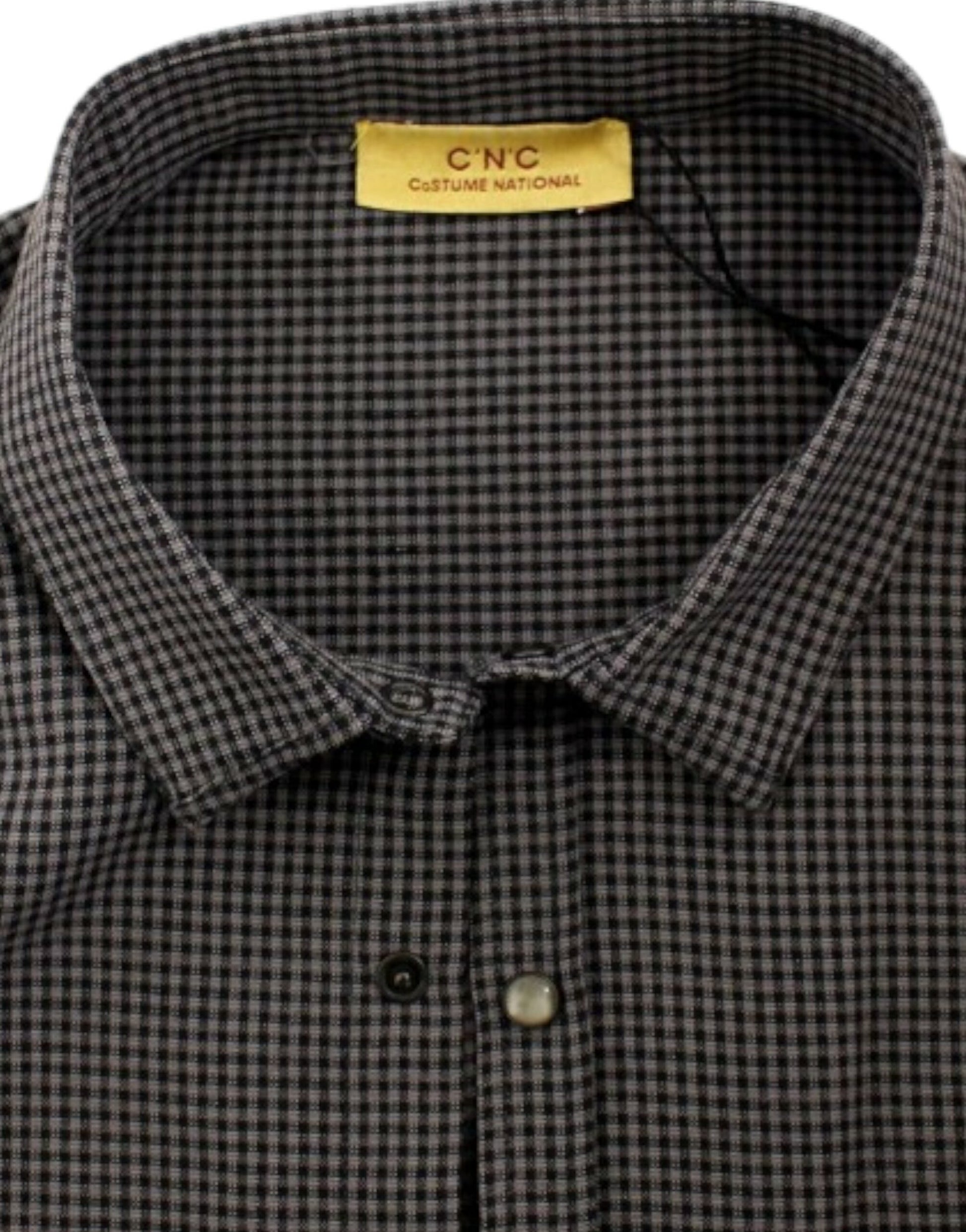 Men's shirt with collar and buttons