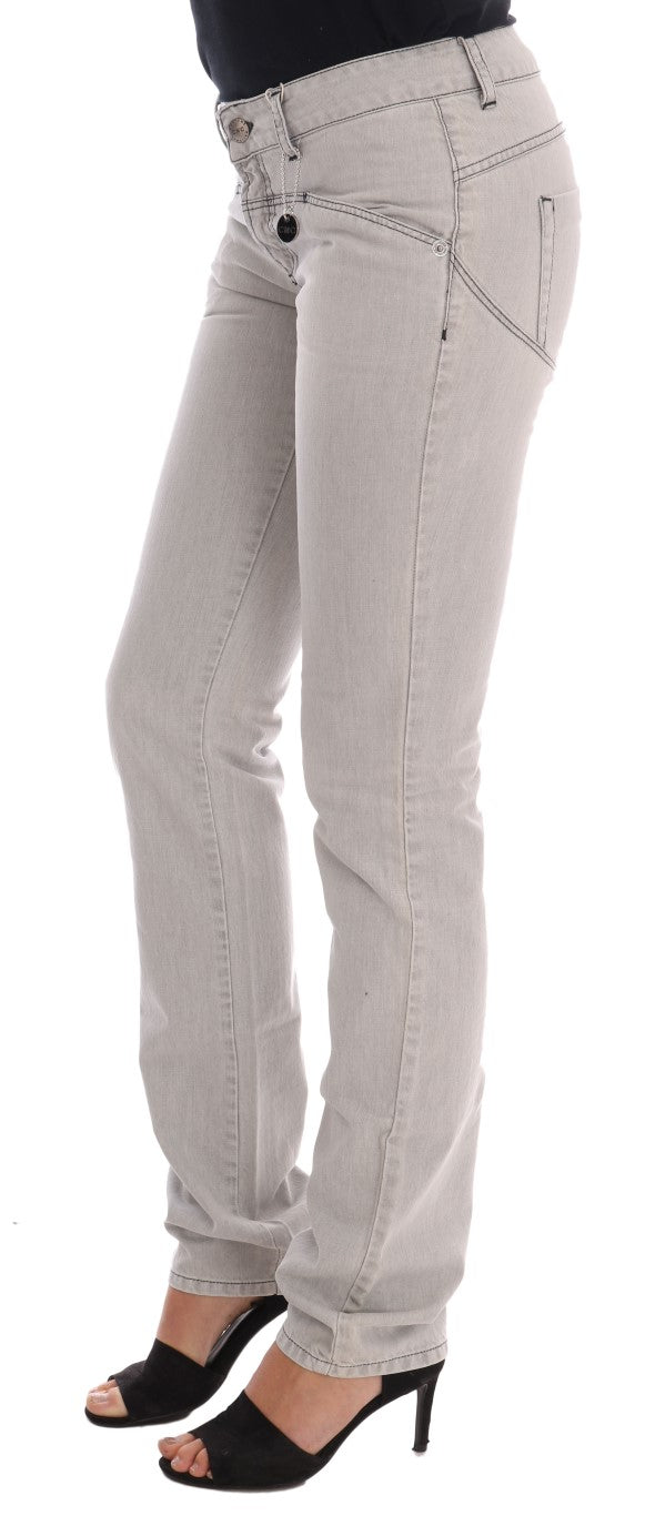 Woman wearing light blue jeans
