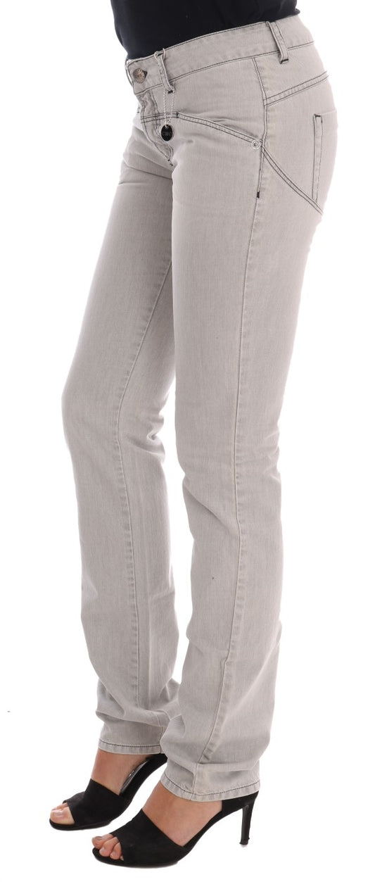 Woman wearing light blue jeans