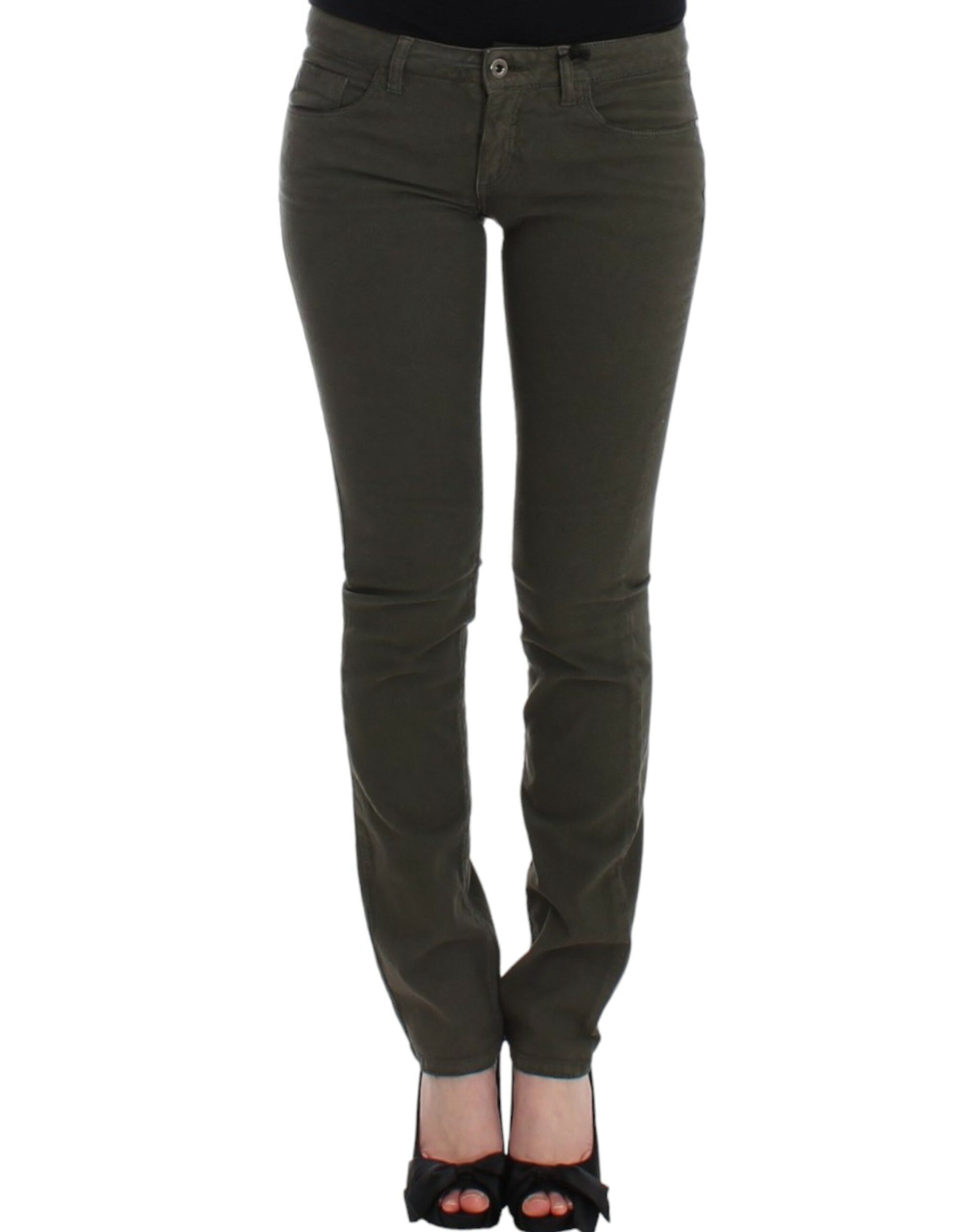 Woman wearing dark green skinny jeans