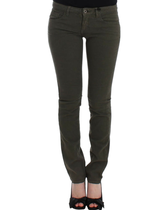 Woman wearing dark green skinny jeans