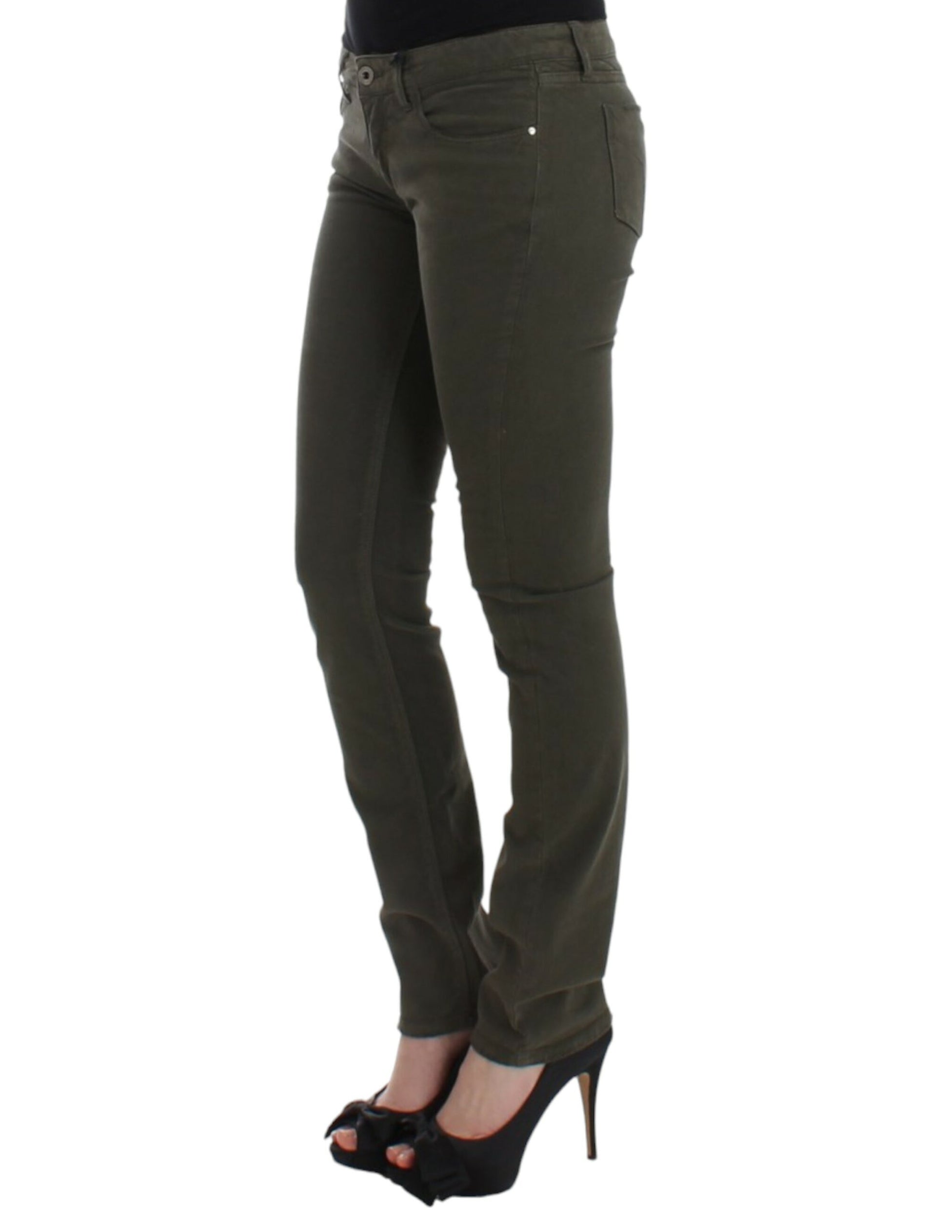 Woman wearing skinny jeans and high heels