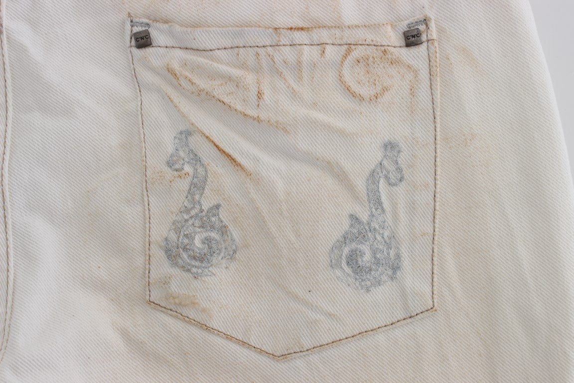Pocket on a piece of clothing with embroidery