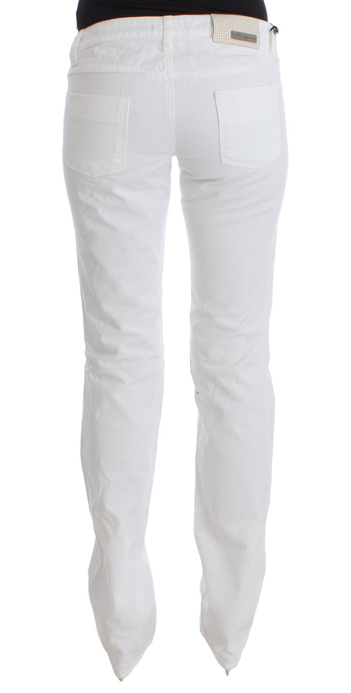 White skinny jeans on a mannequin