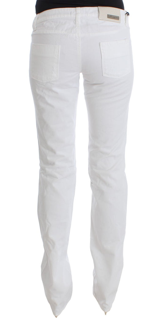 White skinny jeans on a mannequin
