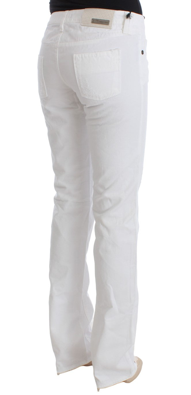 White skinny jeans on a mannequin
