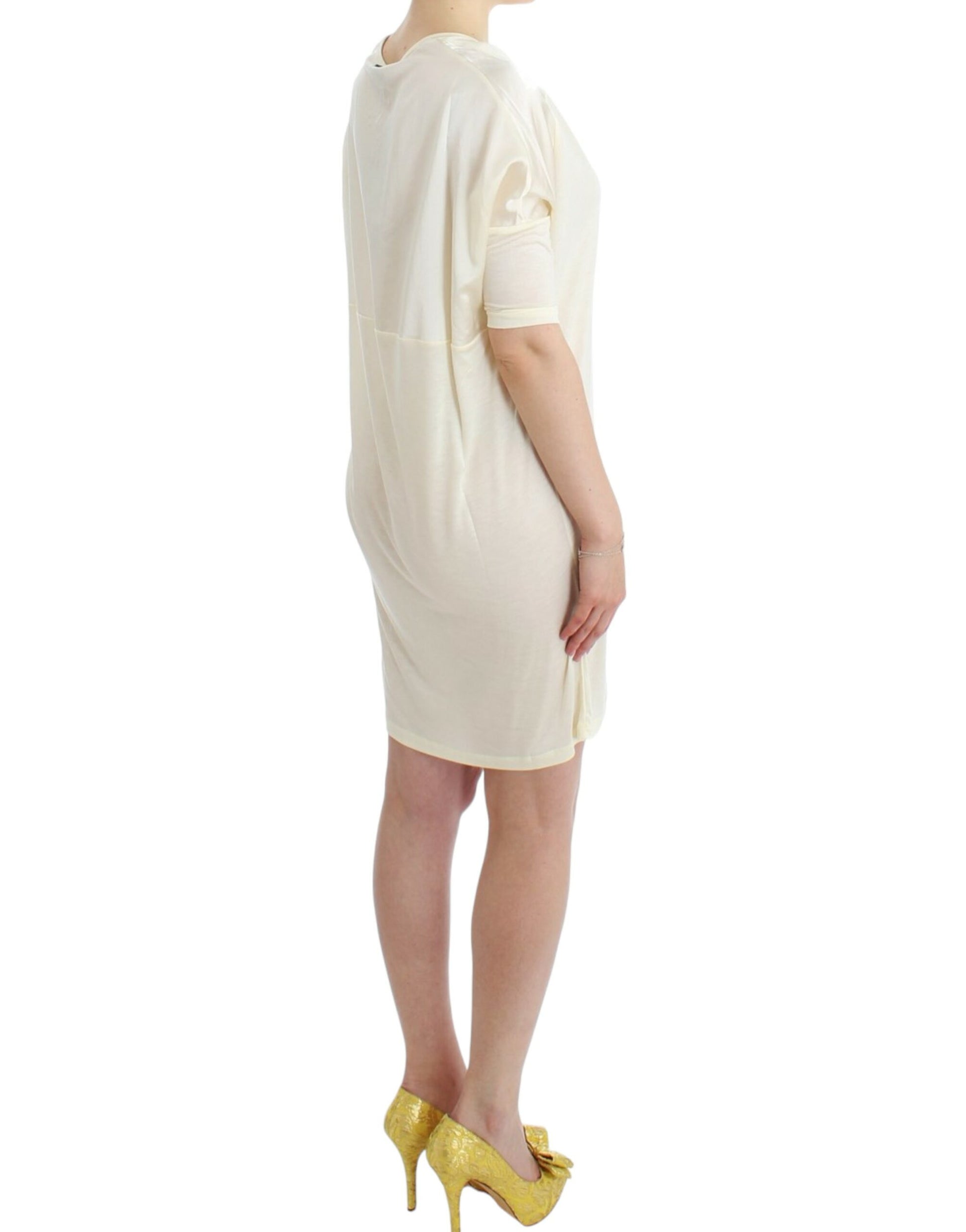 Woman wearing a sleeveless dress and gold high heels