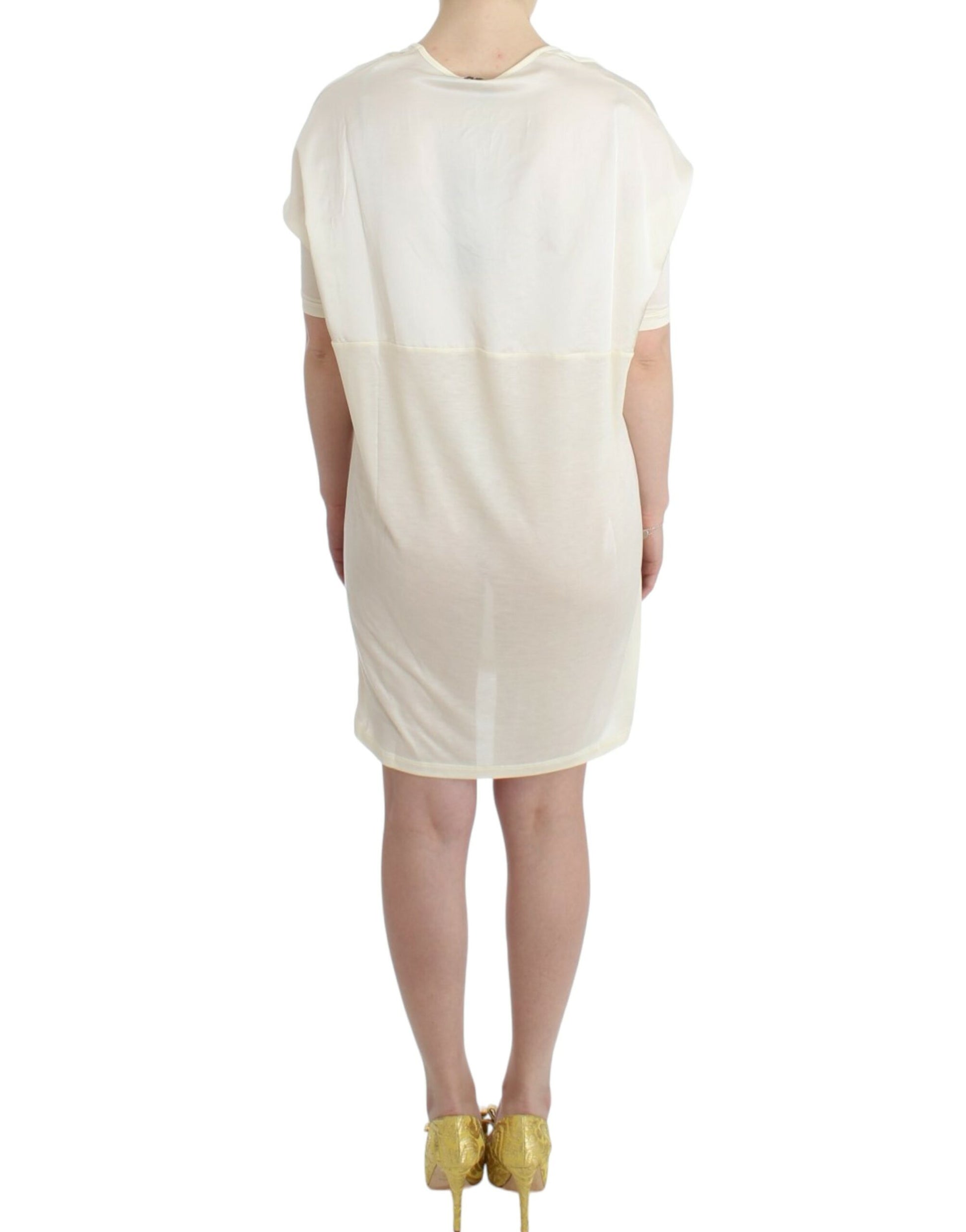 Woman wearing a sleeveless dress