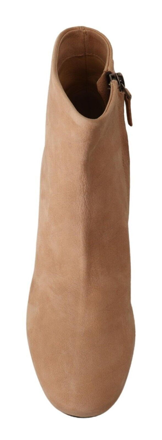 Brown leather boot with elastic panel and pull tab