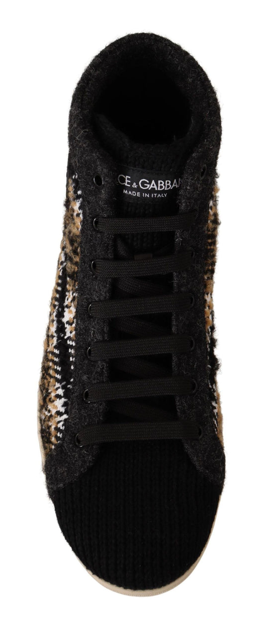Black and white sneaker with laces