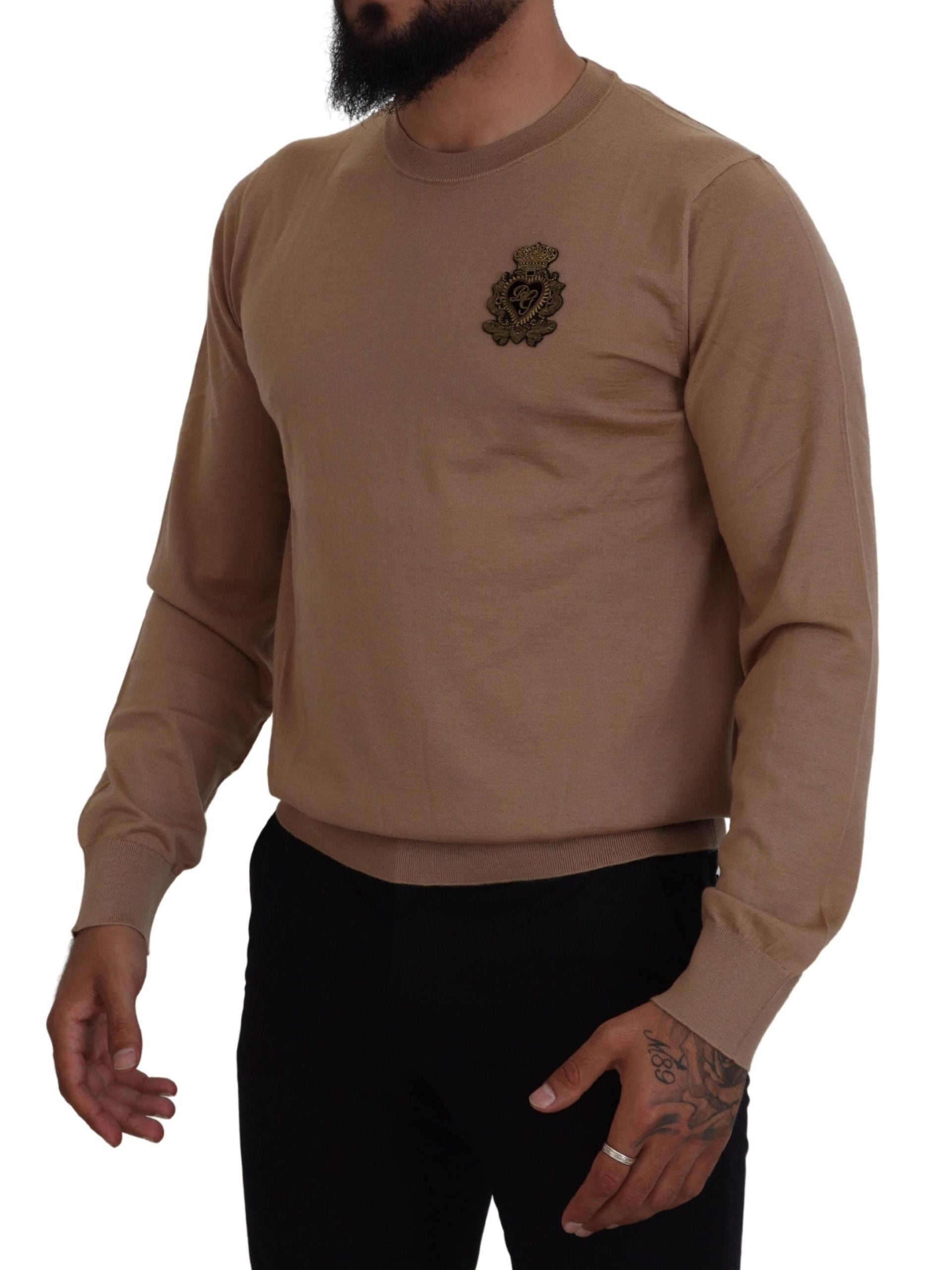 Man wearing long sleeve sweater