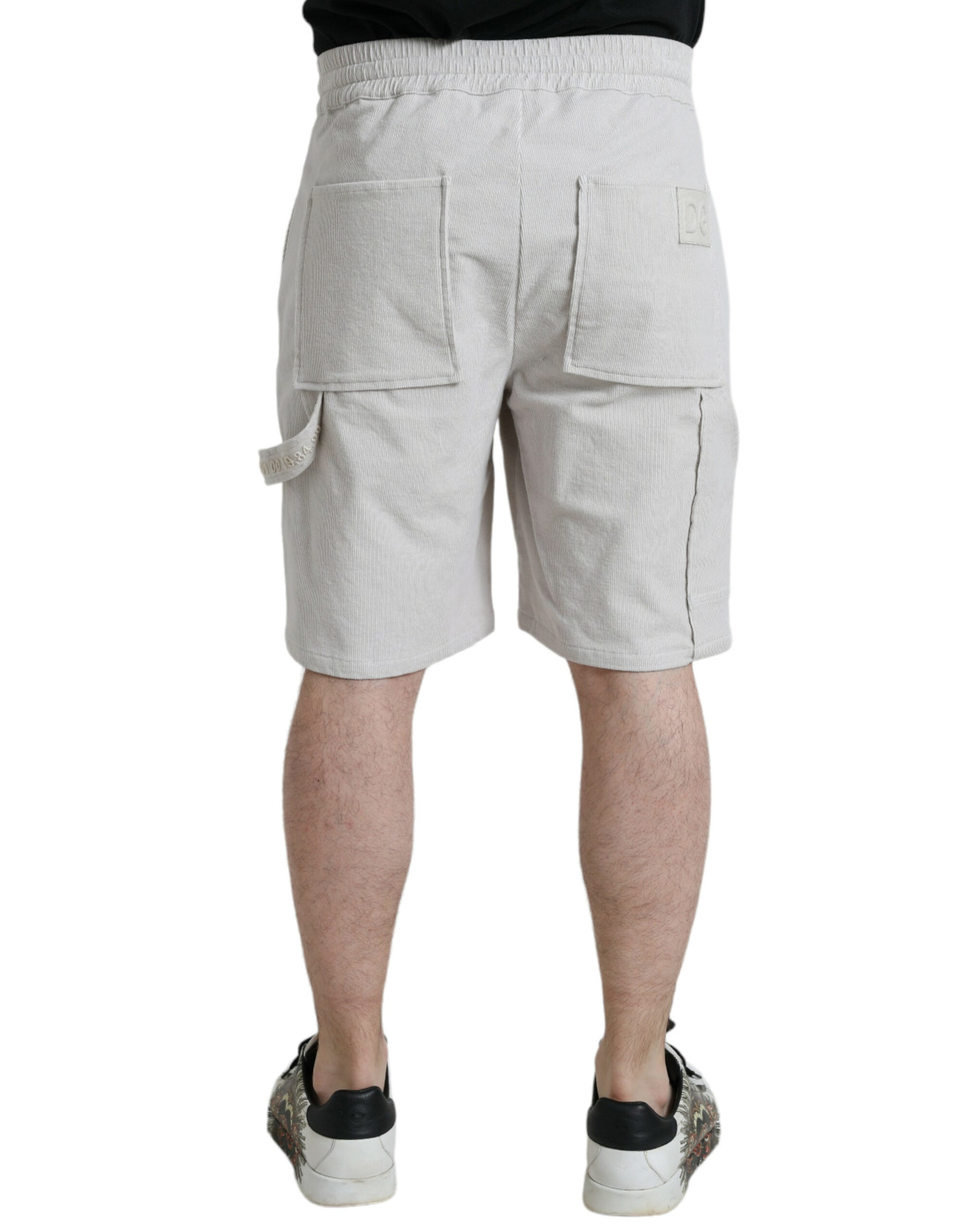 Men's cargo shorts in khaki color