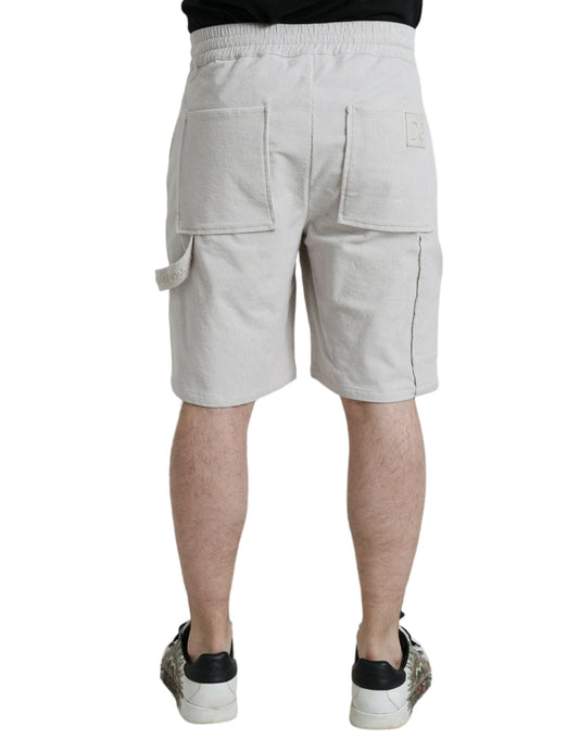 Men's cargo shorts in khaki color