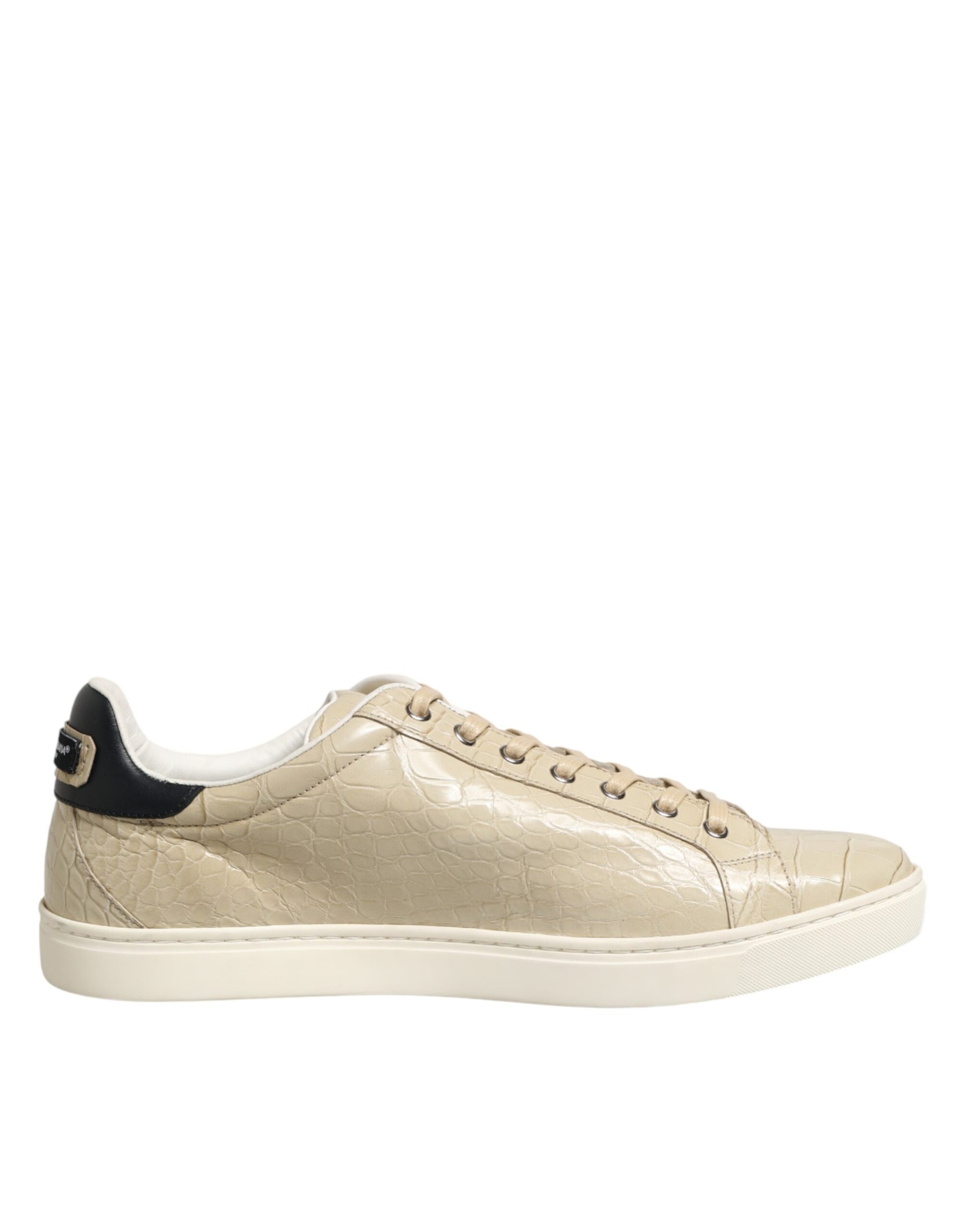 High top sneaker with lace closure