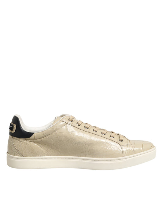 High top sneaker with lace closure