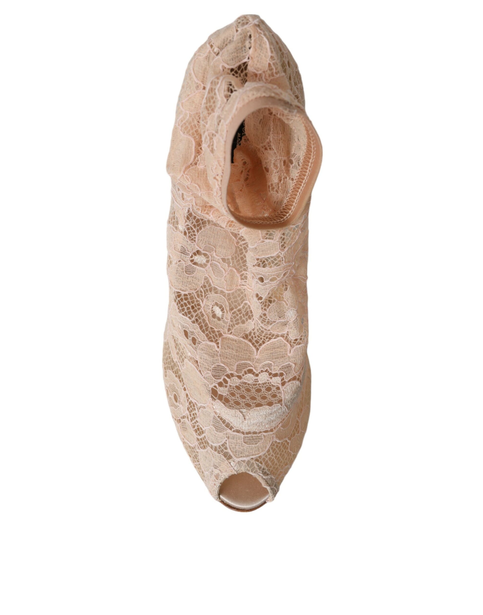 Decorative shoe with embroidery and lace closure