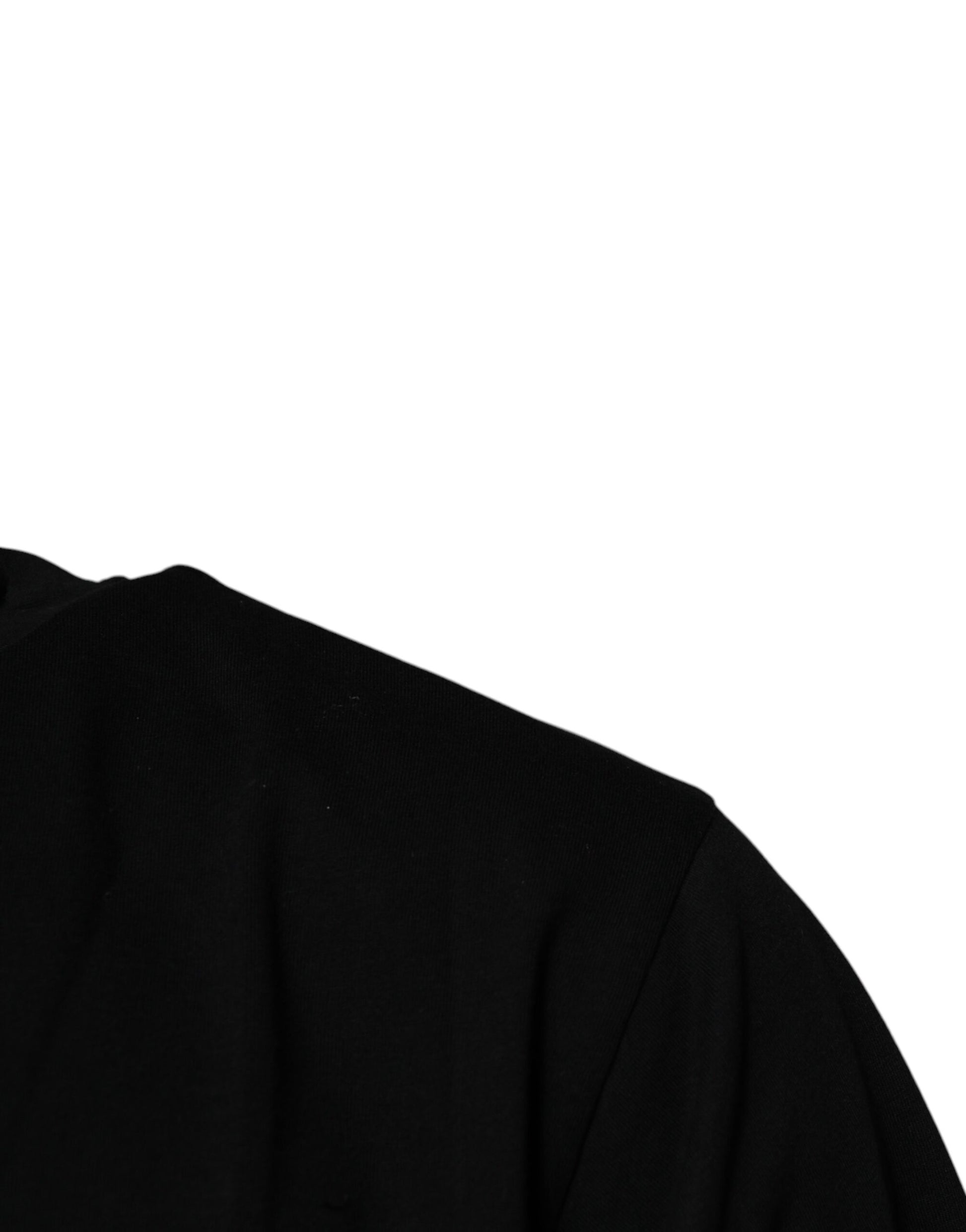 Black shirt on a mannequin