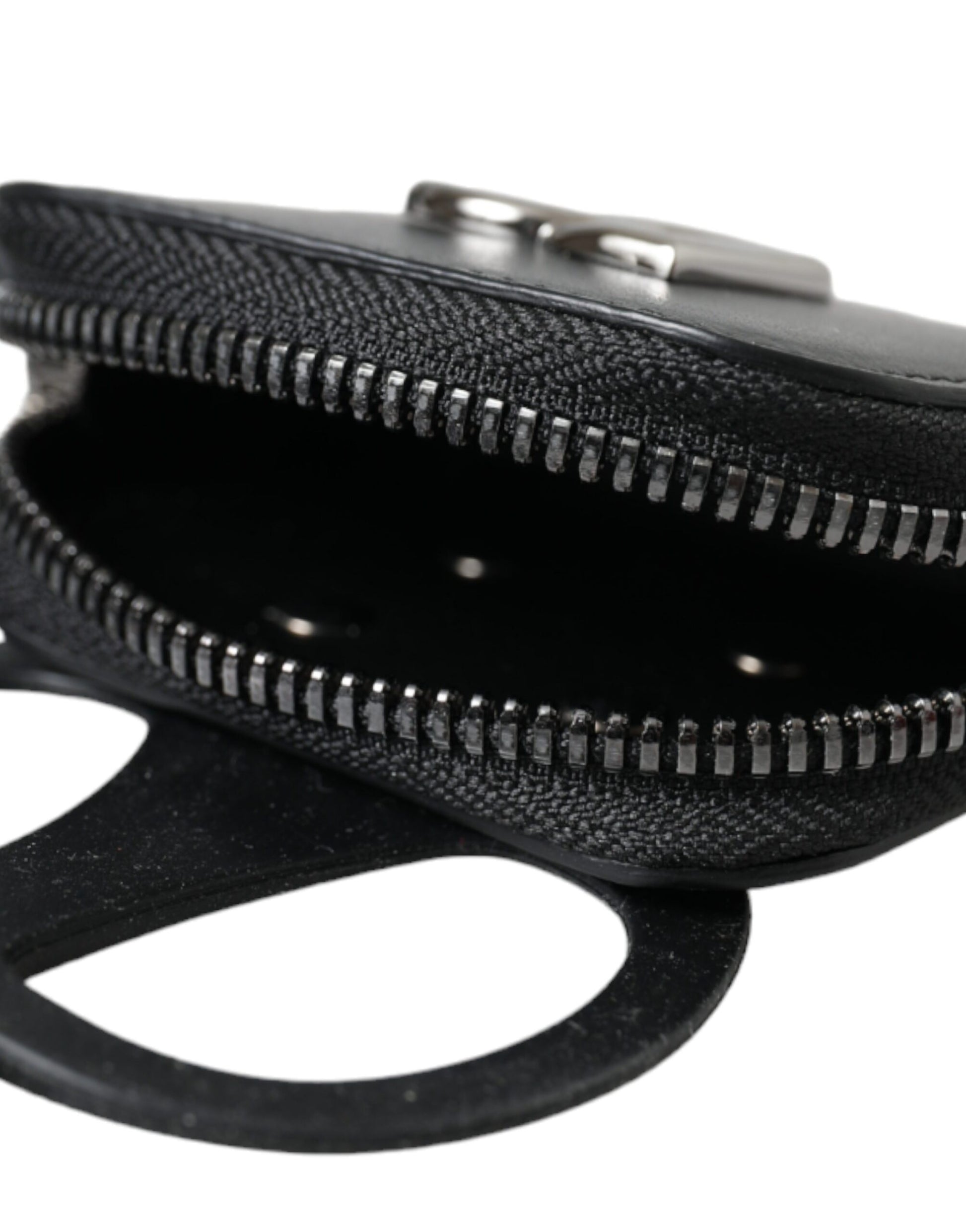 Zippered leather wallet