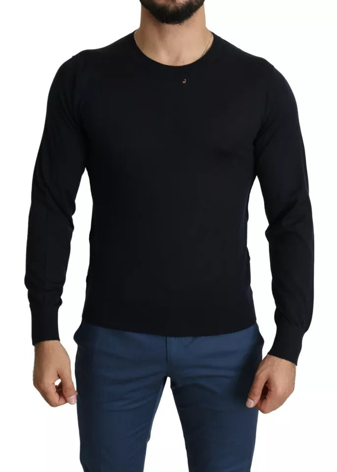 Man wearing long sleeve shirt and blue pants
