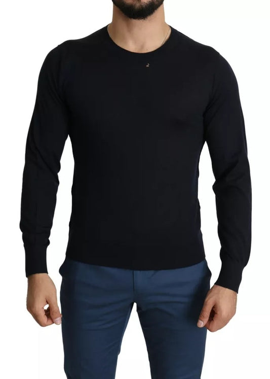 Man wearing long sleeve shirt and blue pants